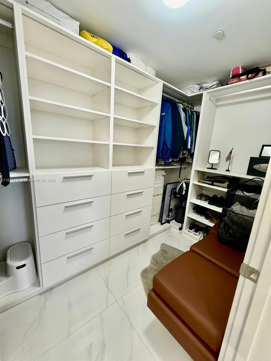 THE HARBOUR NORTH CONDO - Residential