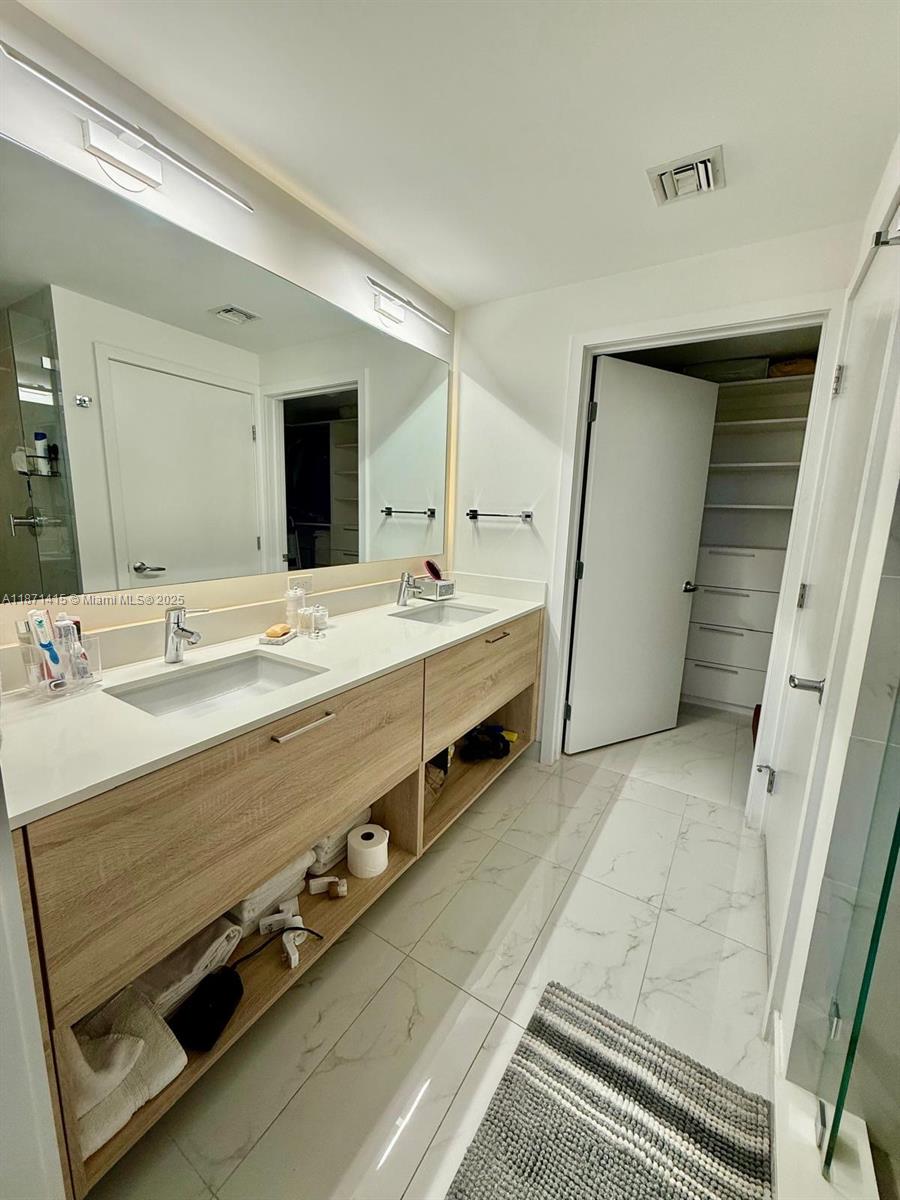 THE HARBOUR NORTH CONDO - Residential