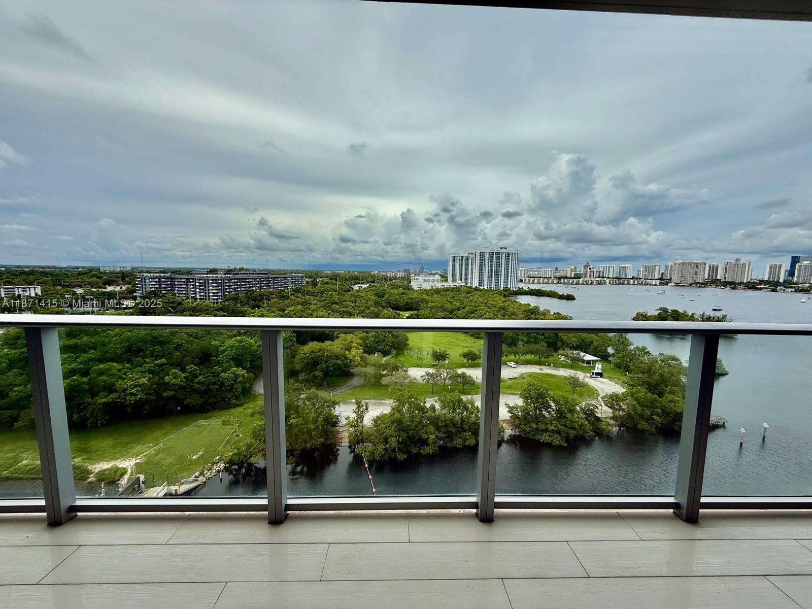 THE HARBOUR NORTH CONDO - Residential