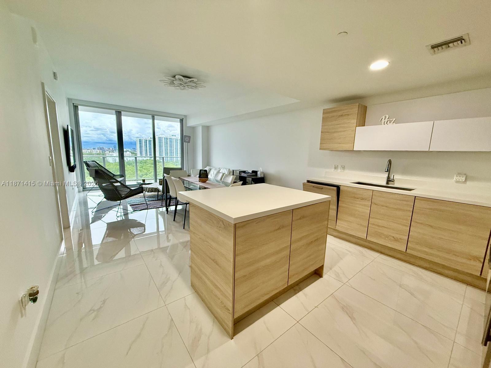 THE HARBOUR NORTH CONDO - Residential