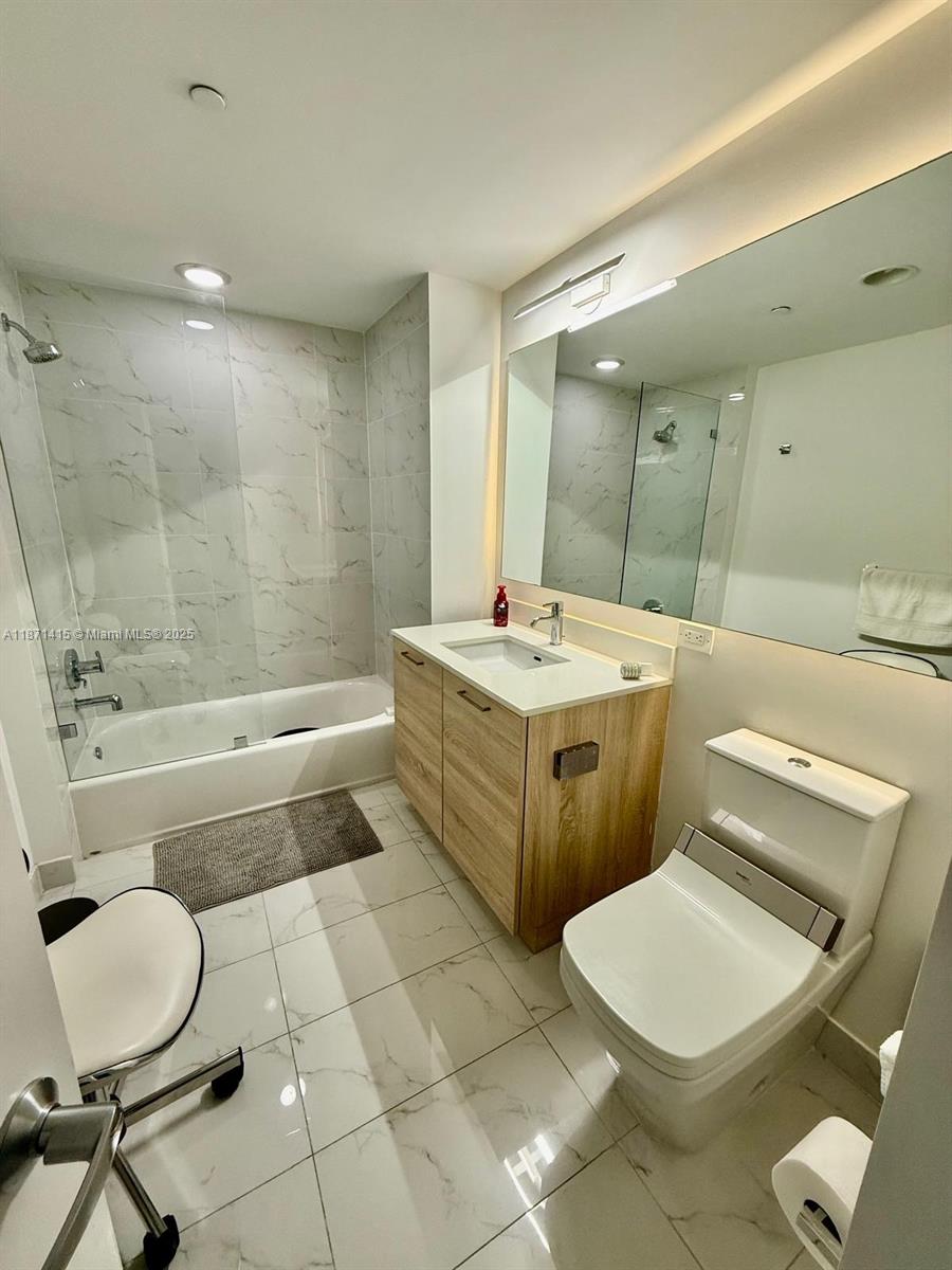 THE HARBOUR NORTH CONDO - Residential