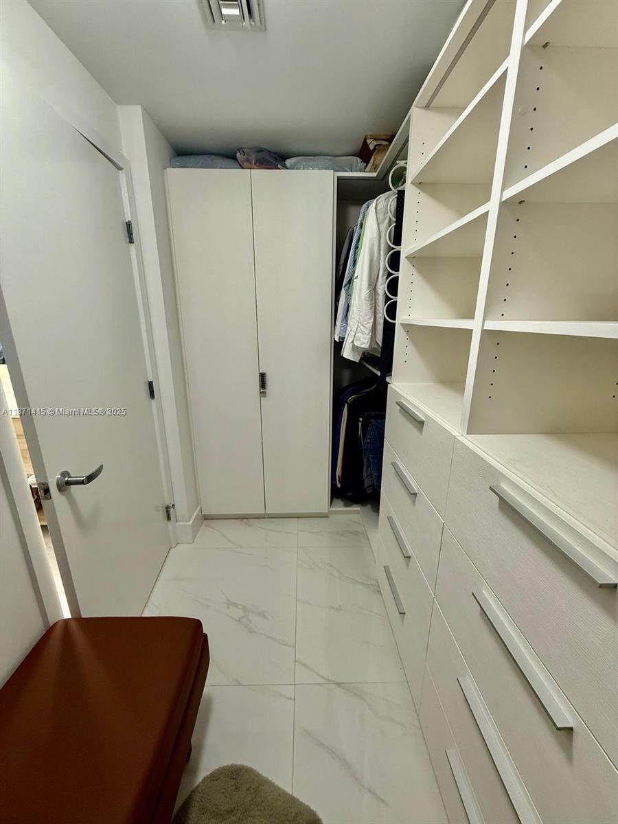 THE HARBOUR NORTH CONDO - Residential