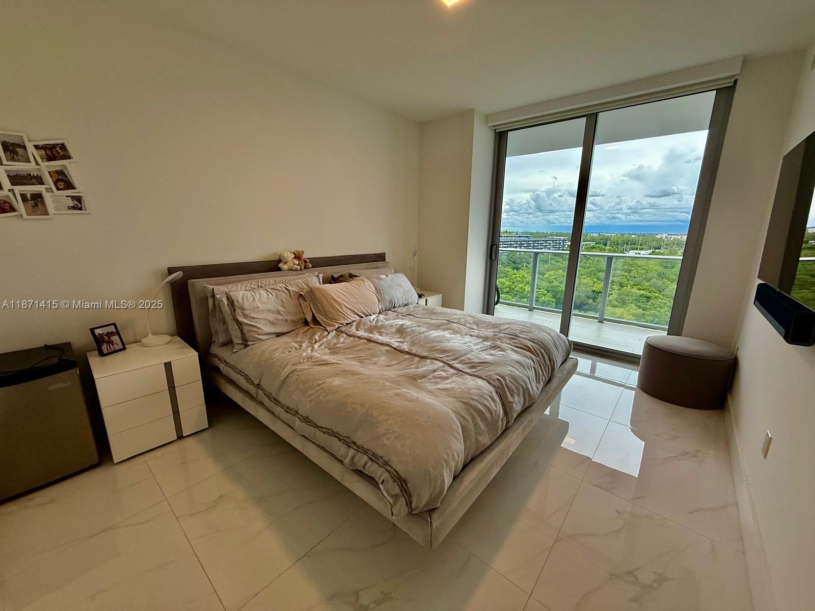 THE HARBOUR NORTH CONDO - Residential