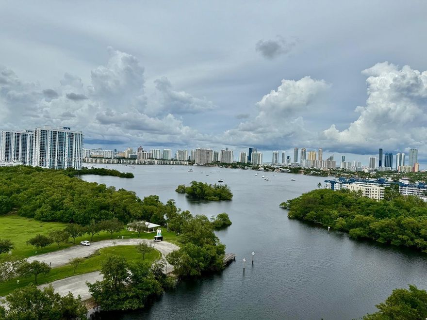 Stunning 1-bedroom, 2-bathroom unit with a versatile den space, featuring breathtaking water views. This unit boasts top-of-the-line appliances, elegant marble floors, and a spacious balcony perfect for enjoying the scenery.The Harbour Condo offers an array of luxury amenities, including: Sauna and massage room, Jacuzzi, State-of-the-art gym, Indoor playground, Resort-style swimming pool, Elegant lobby, Valet parking and more. Conveniently located near a variety of restaurants, Oleta River State Park, and Greynolds Park. Just minutes from the beach, shops, and other attractions. Don’t miss this incredible opportunity!