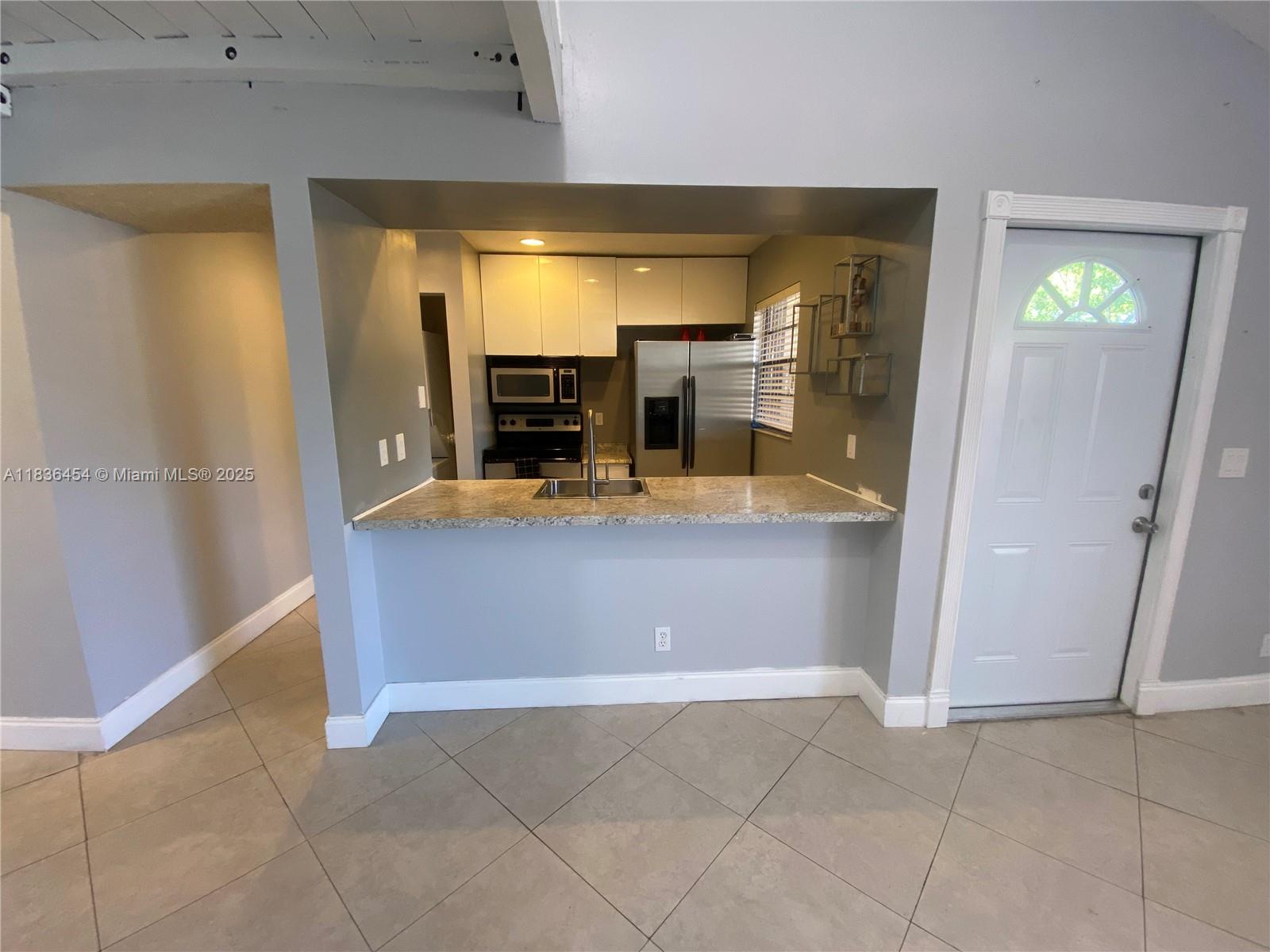 2031 SW 81st Way, Davie, FL, 33324/$320,000 2 2031 SW 81st Way