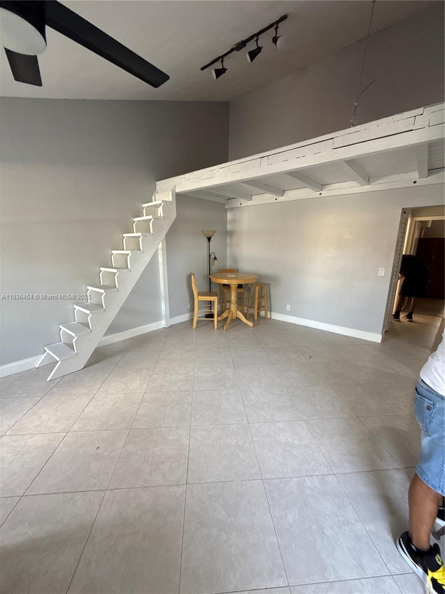 2031 SW 81st Way, Davie, FL, 33324/$320,000 4 2031 SW 81st Way