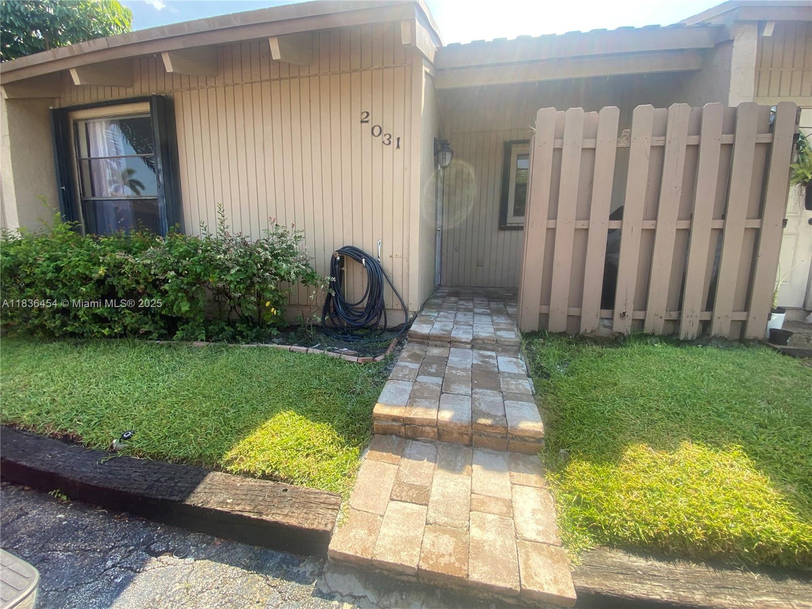 2031 SW 81st Way, Davie, FL, 33324/$320,000 1 2031 SW 81st Way