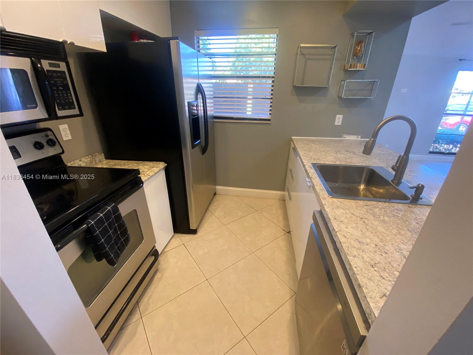 2031 SW 81st Way, Davie, FL, 33324/$320,000 3 2031 SW 81st Way