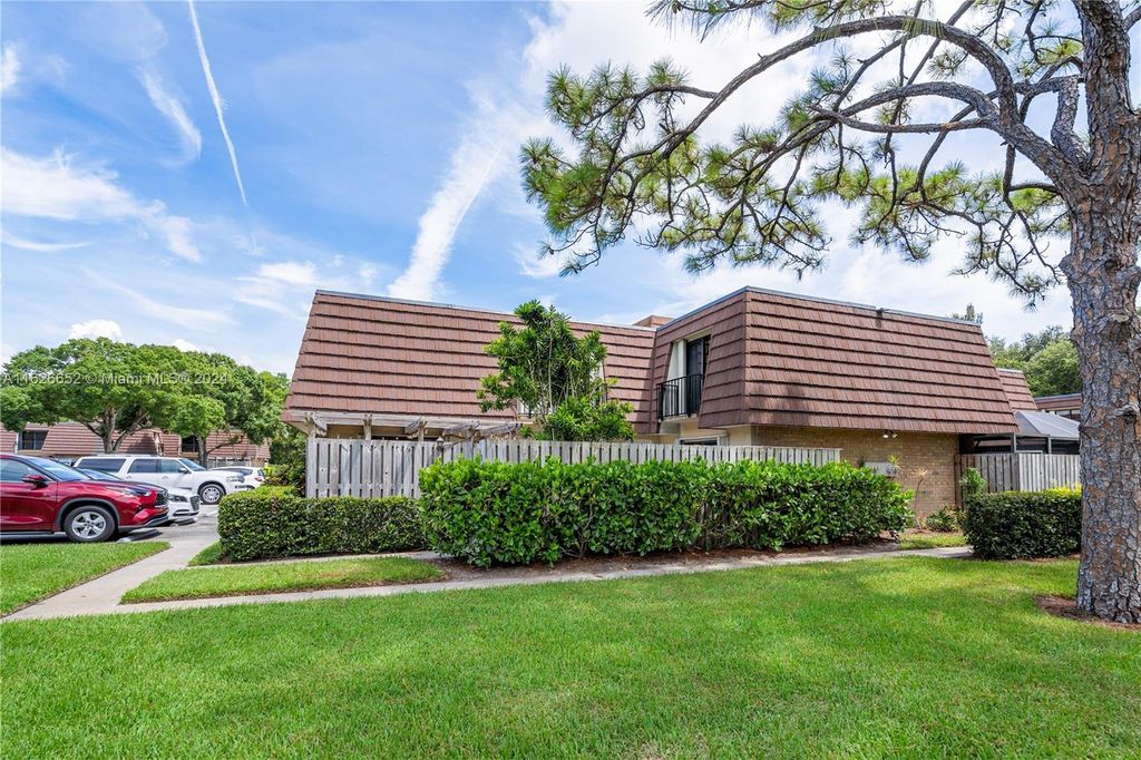 Photo of 626 6th Ln, Palm Beach Gardens, FL 33418 (MLS # A11626652)