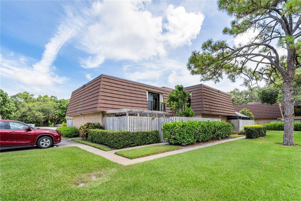 Photo of 626 6th Ln, Palm Beach Gardens, FL 33418 (MLS # A11626652)