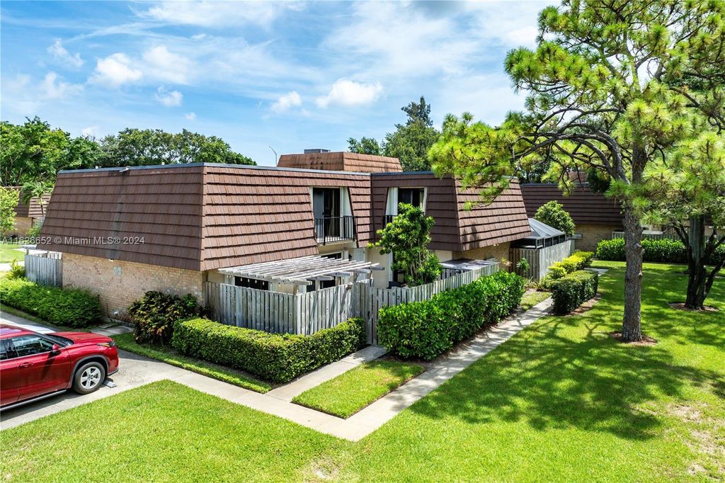 Photo of 626 6th Ln, Palm Beach Gardens, FL 33418 (MLS # A11626652)