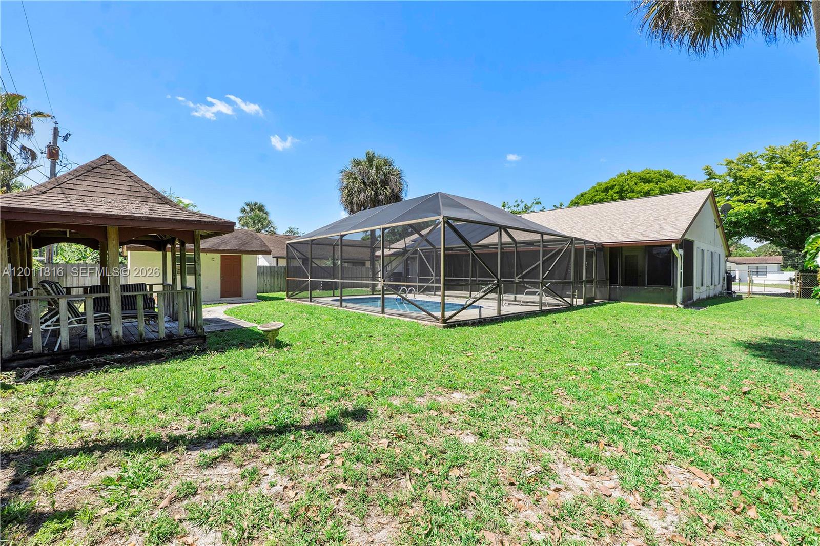 694 Dixie Ln