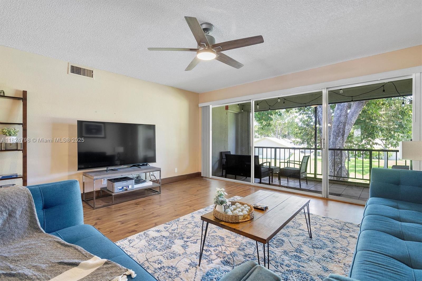 3660 Citrus Trce 4, Davie, FL, 33328/$345,000 1 3660 Citrus Trce 4