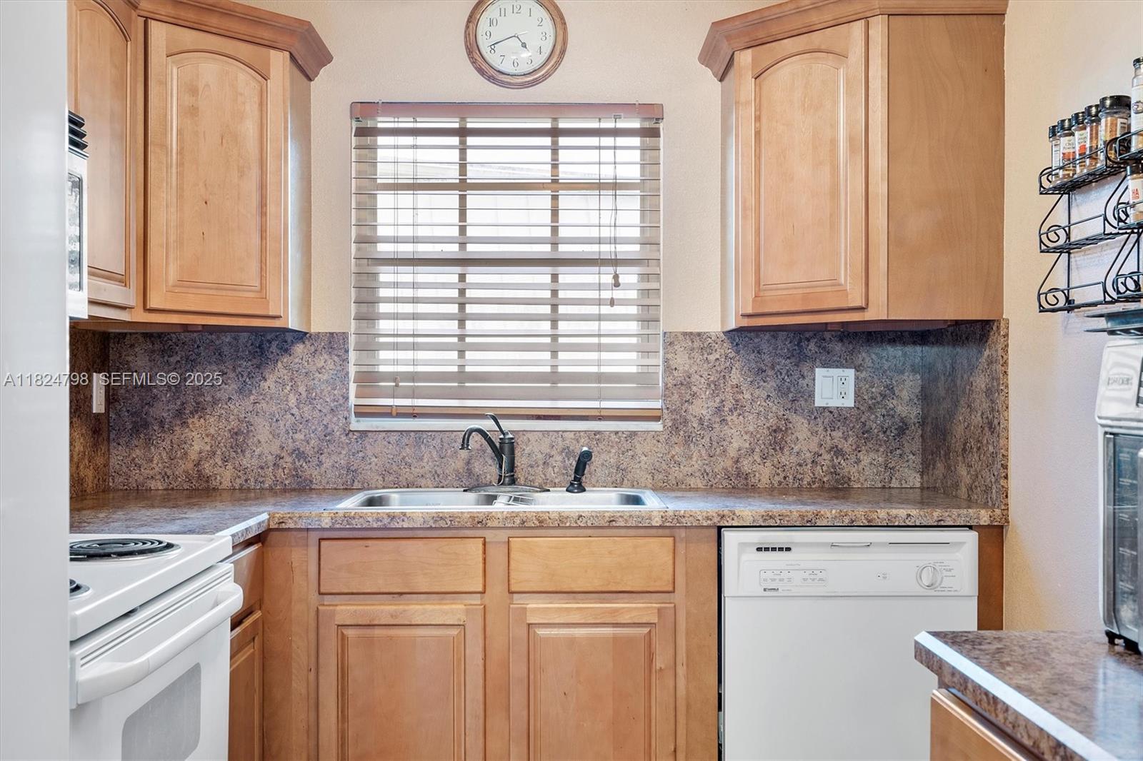 ISLA MERITA CONDOMINIUM I - Residential