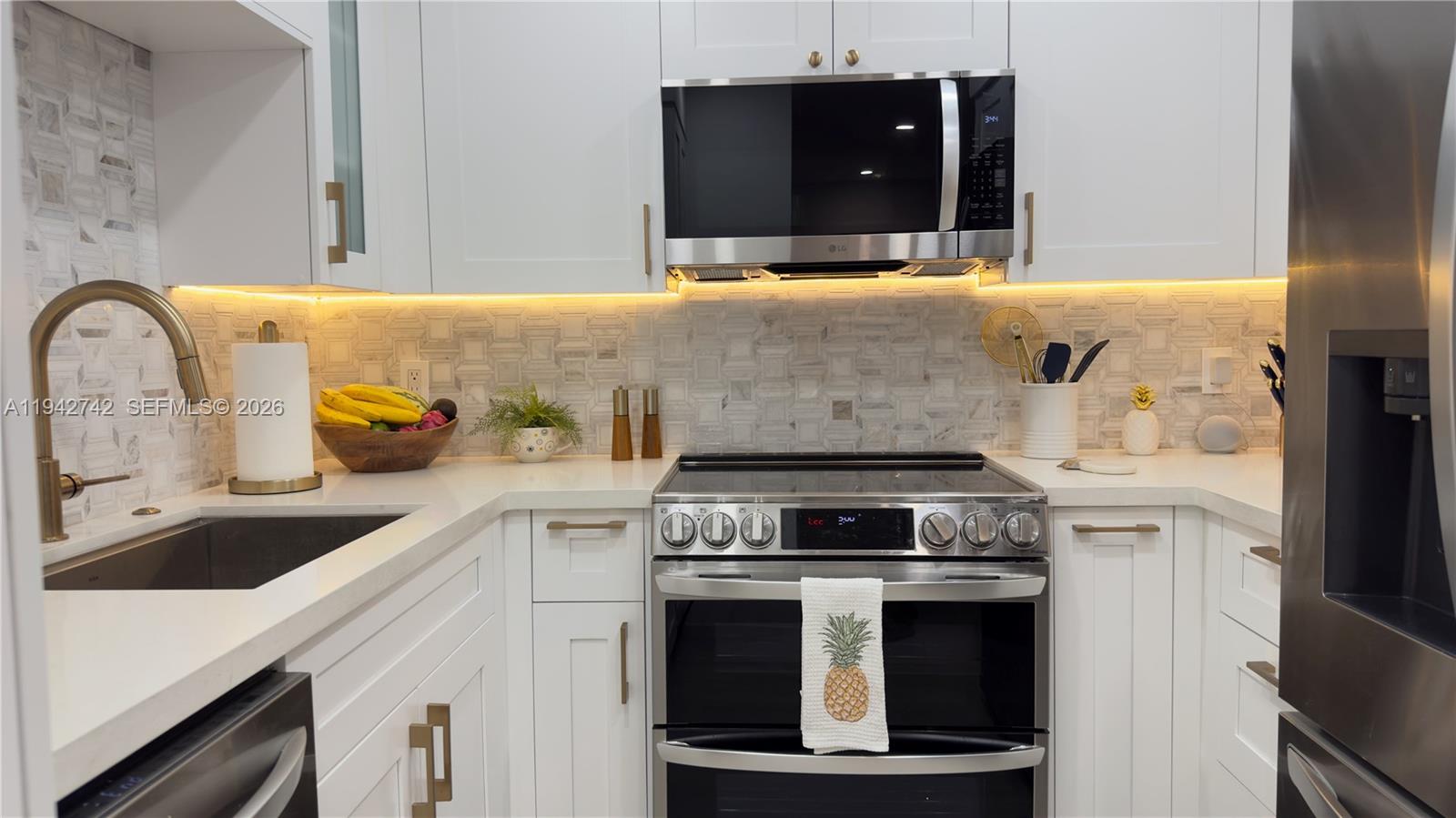 5161 Collins Ave 715