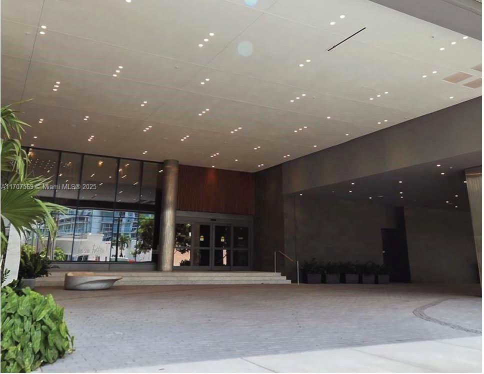 RISE CONDO - Residential