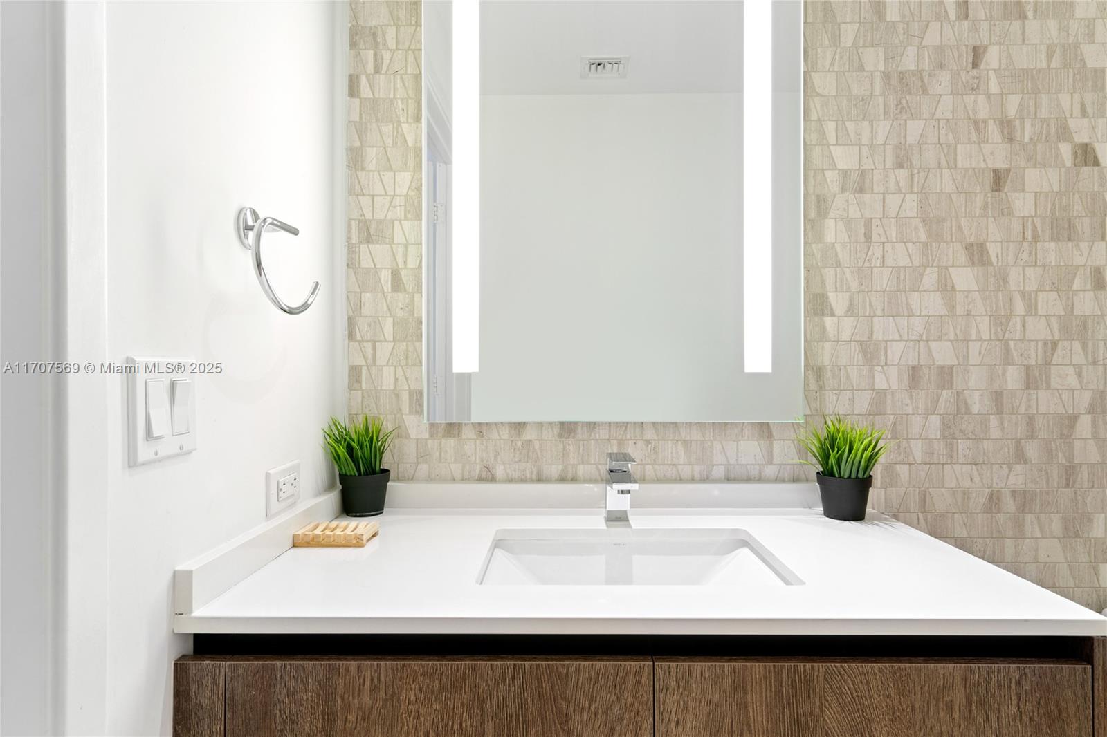 RISE CONDO - Residential