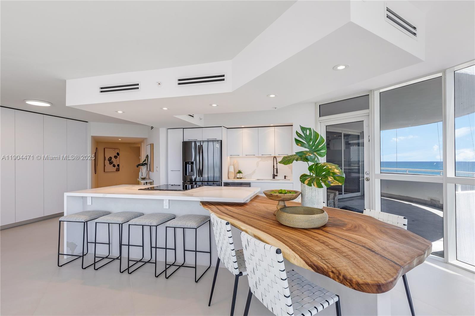 LA GORCE PALACE CONDO - Residential Lease