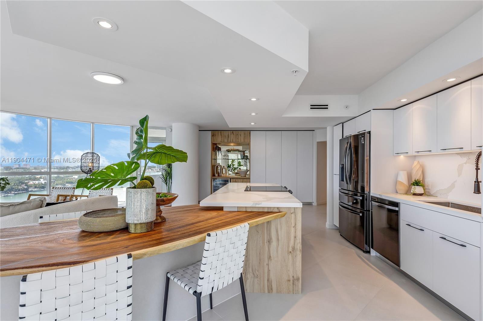 LA GORCE PALACE CONDO - Residential Lease