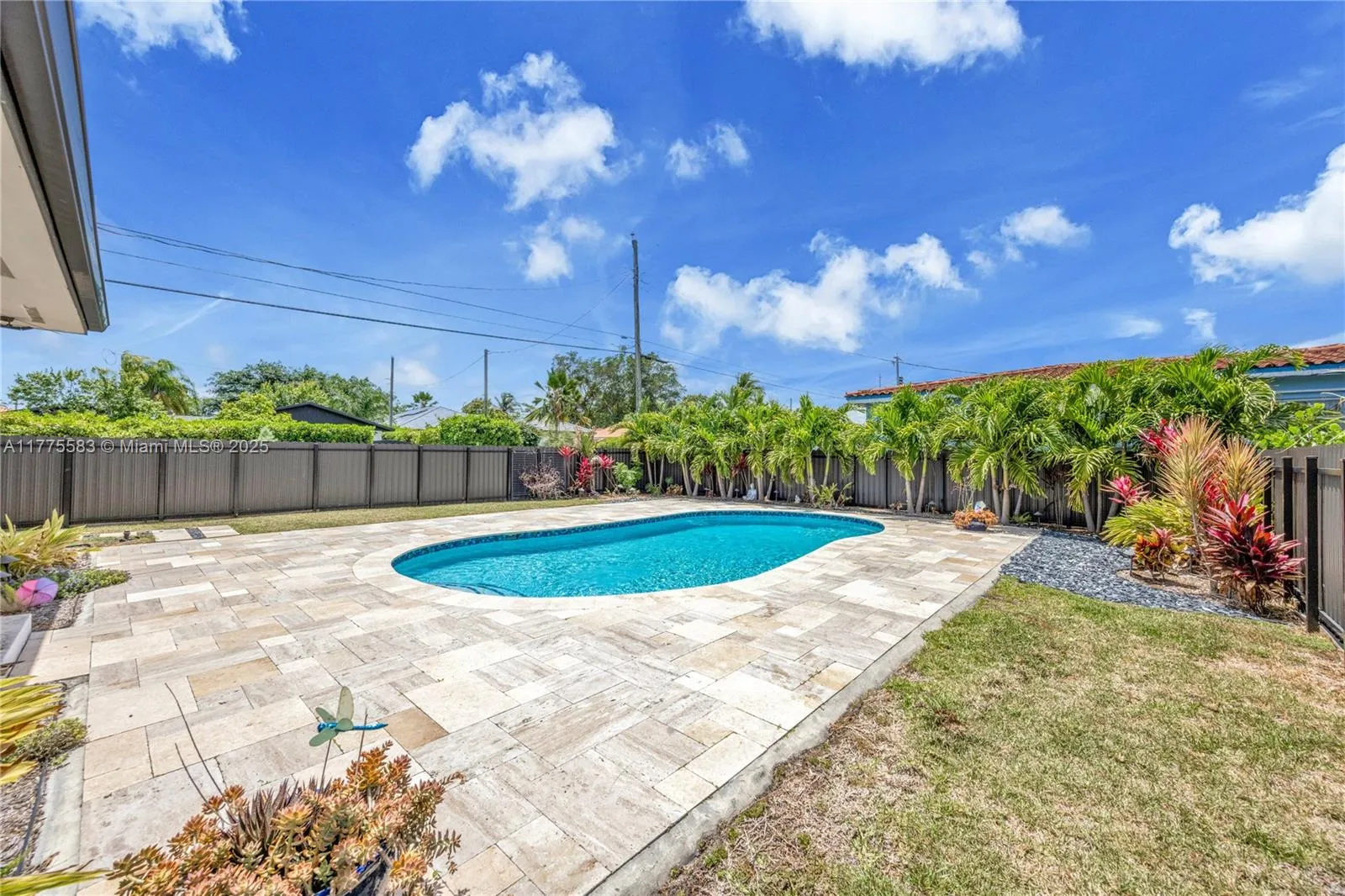 Miami, Florida 33155, United States, 4 Bedrooms Bedrooms, ,2 BathroomsBathrooms,Residential,Pending,119073