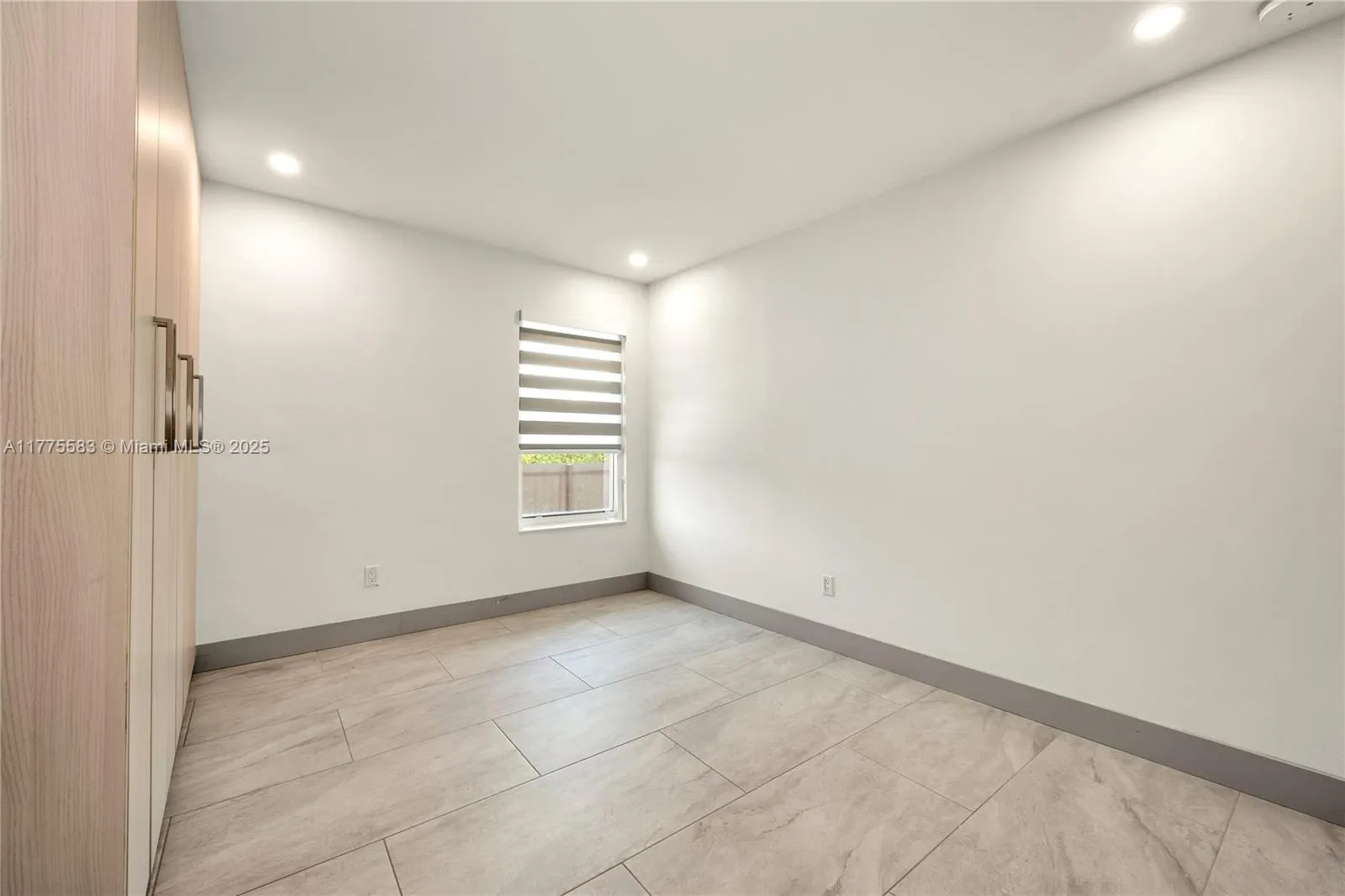 Miami, Florida 33155, United States, 4 Bedrooms Bedrooms, ,2 BathroomsBathrooms,Residential,Pending,119073