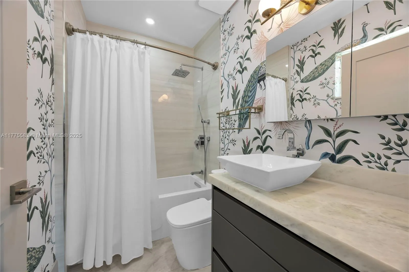 Miami, Florida 33155, United States, 4 Bedrooms Bedrooms, ,2 BathroomsBathrooms,Residential,Pending,119073