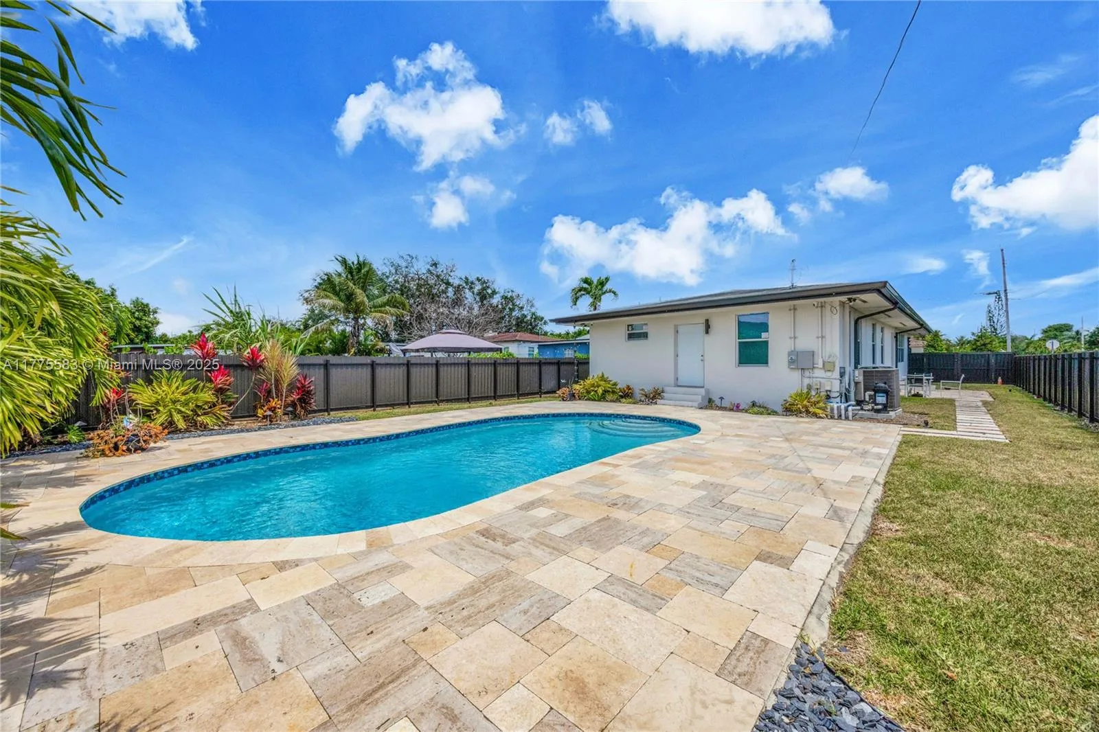 Miami, Florida 33155, United States, 4 Bedrooms Bedrooms, ,2 BathroomsBathrooms,Residential,Pending,119073