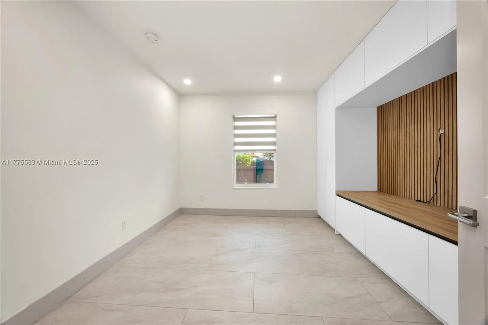 Miami, Florida 33155, United States, 4 Bedrooms Bedrooms, ,2 BathroomsBathrooms,Residential,Pending,119073