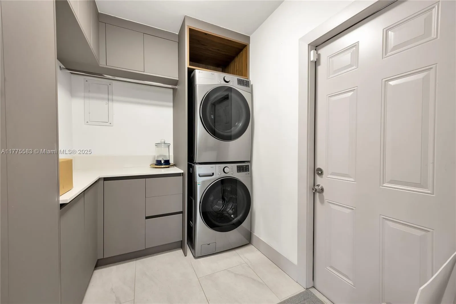 Miami, Florida 33155, United States, 4 Bedrooms Bedrooms, ,2 BathroomsBathrooms,Residential,Pending,119073