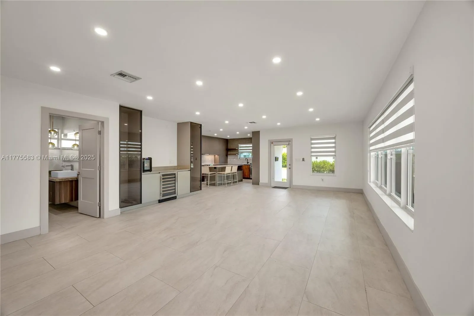 Miami, Florida 33155, United States, 4 Bedrooms Bedrooms, ,2 BathroomsBathrooms,Residential,Pending,119073