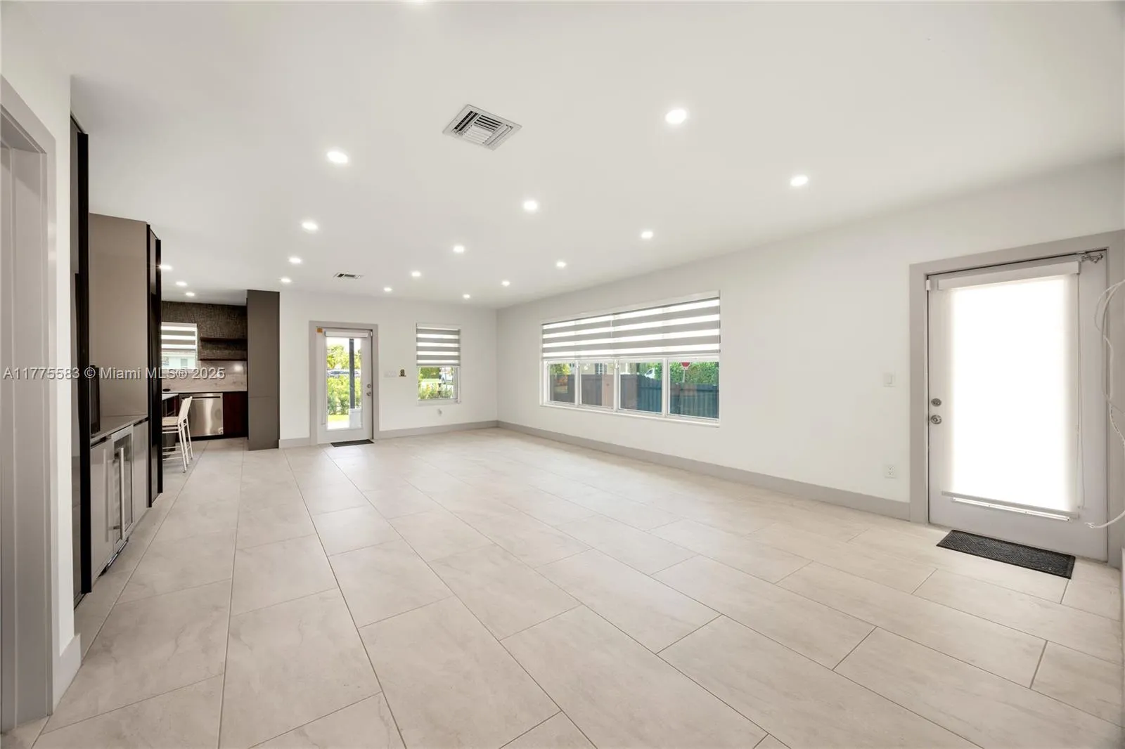 Miami, Florida 33155, United States, 4 Bedrooms Bedrooms, ,2 BathroomsBathrooms,Residential,Pending,119073