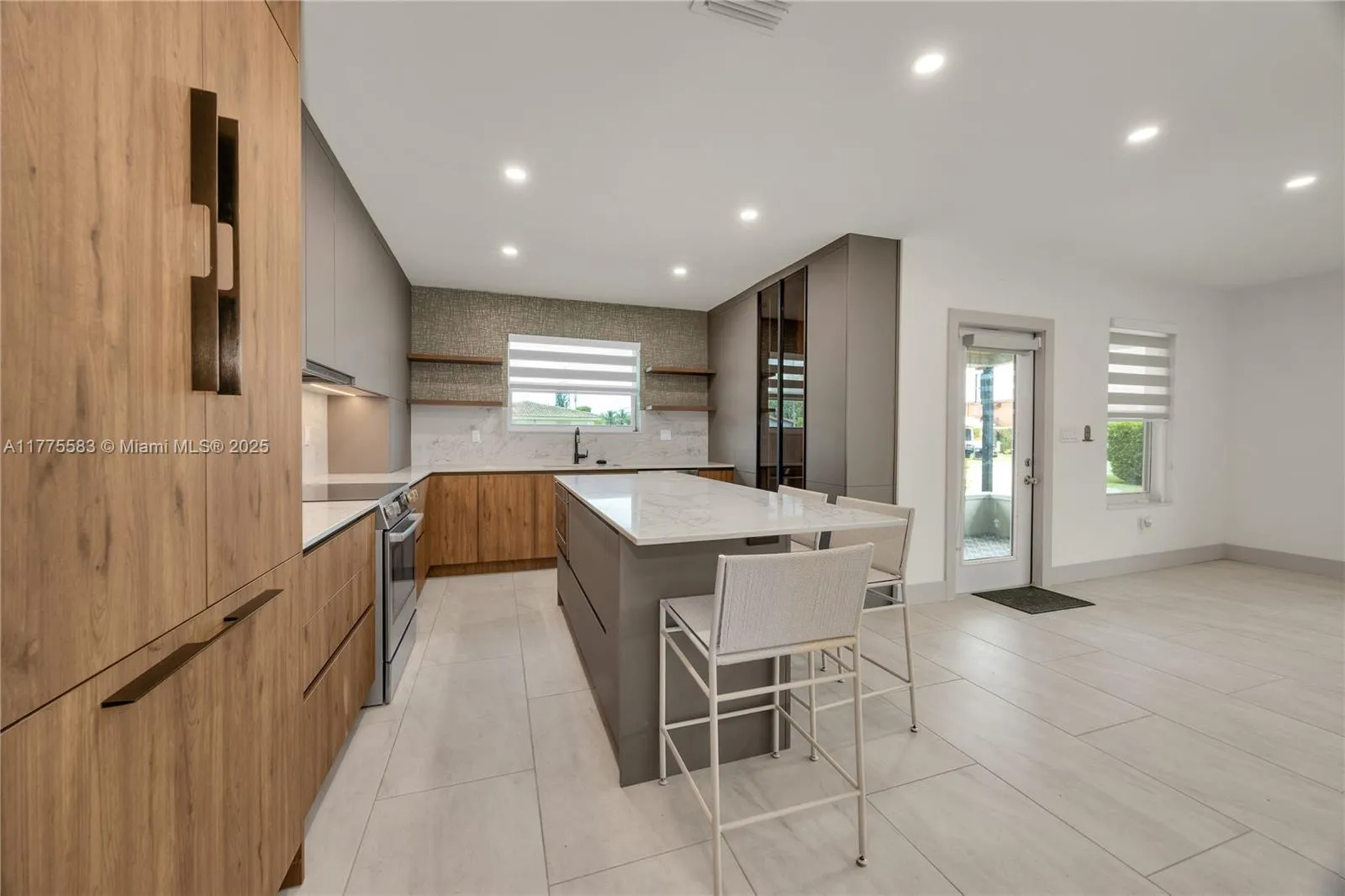 Miami, Florida 33155, United States, 4 Bedrooms Bedrooms, ,2 BathroomsBathrooms,Residential,Pending,119073