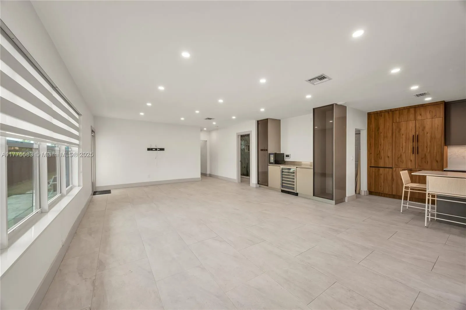 Miami, Florida 33155, United States, 4 Bedrooms Bedrooms, ,2 BathroomsBathrooms,Residential,Pending,119073