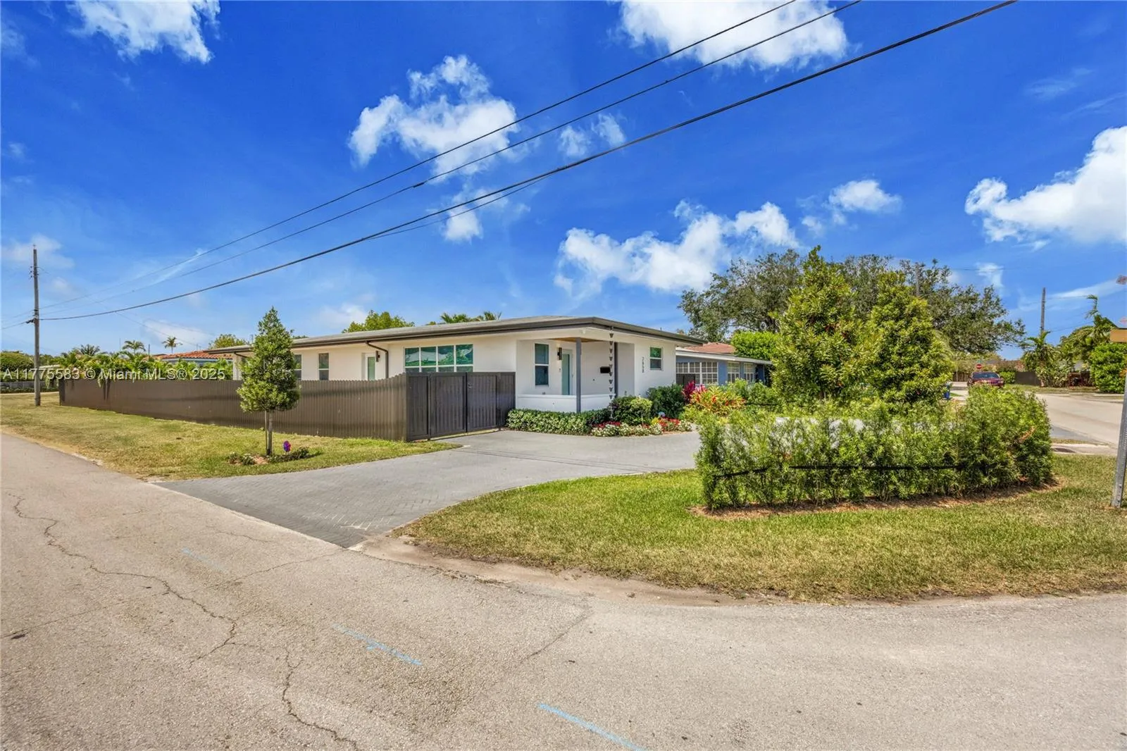 Miami, Florida 33155, United States, 4 Bedrooms Bedrooms, ,2 BathroomsBathrooms,Residential,Pending,119073