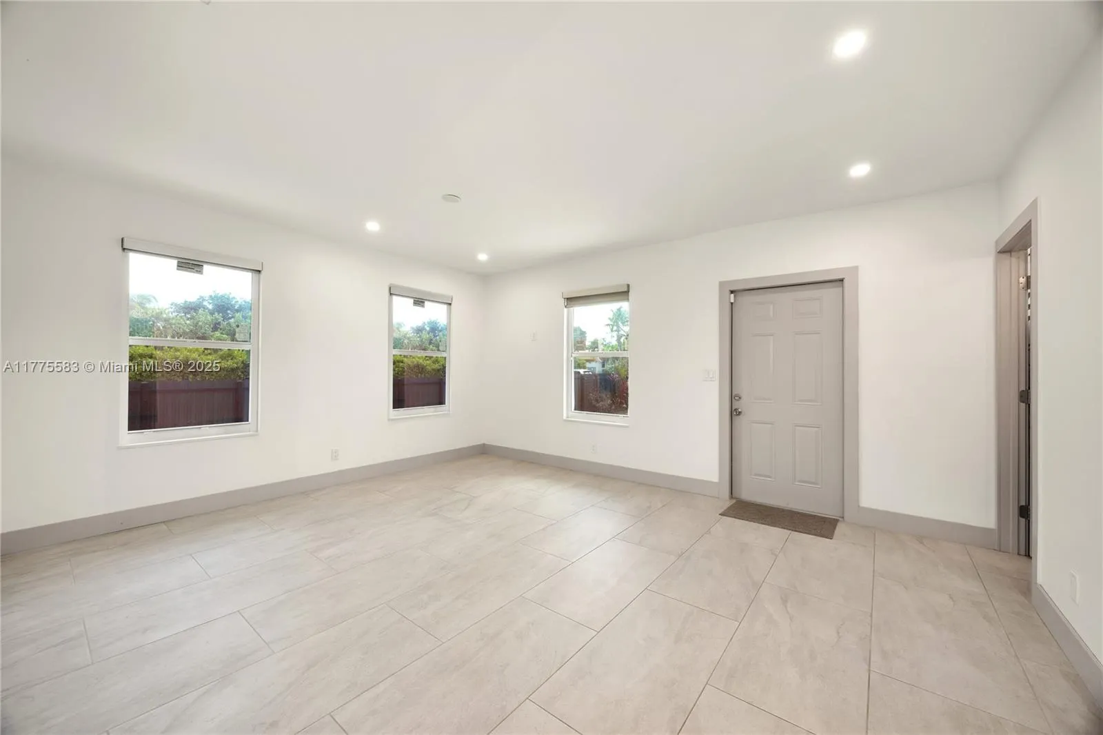 Miami, Florida 33155, United States, 4 Bedrooms Bedrooms, ,2 BathroomsBathrooms,Residential,Pending,119073