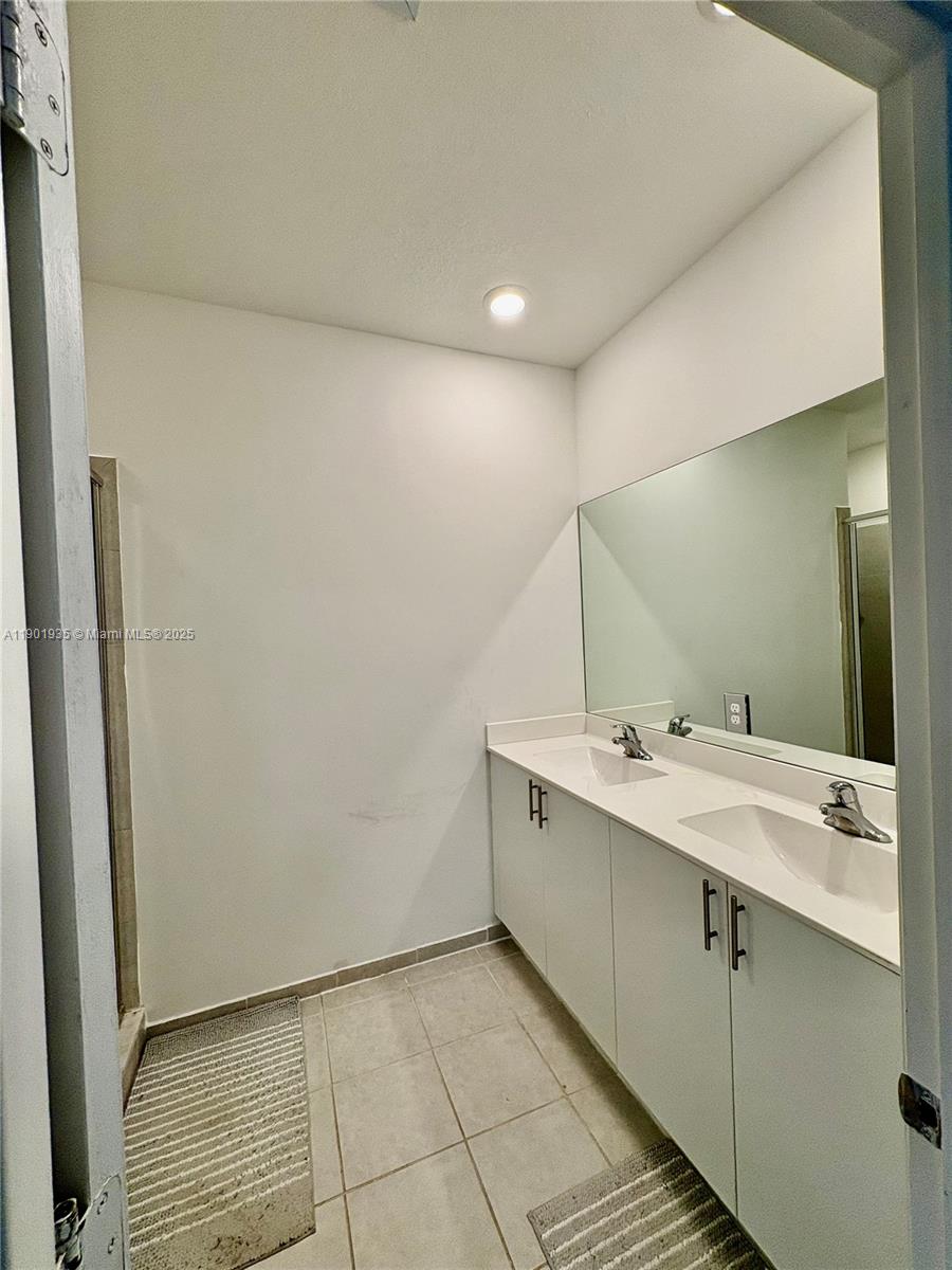 KEYS GATE RESIDENTIAL - Residential Lease