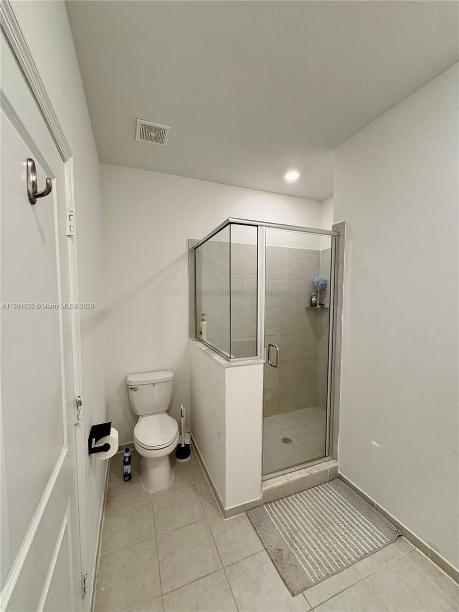 KEYS GATE RESIDENTIAL - Residential Lease