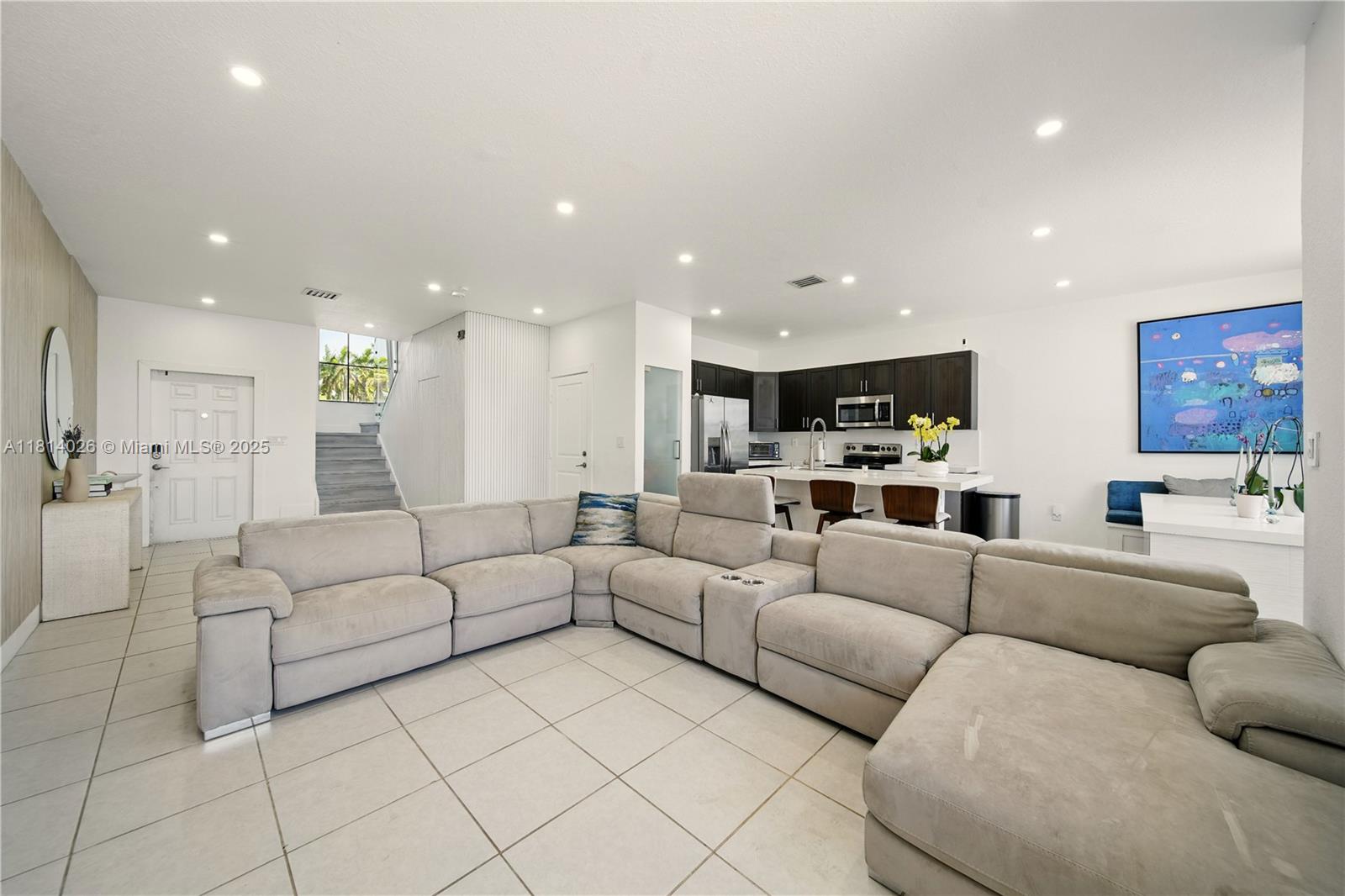 ENCLAVE SOUTH PHASE 1 - Residential Lease
