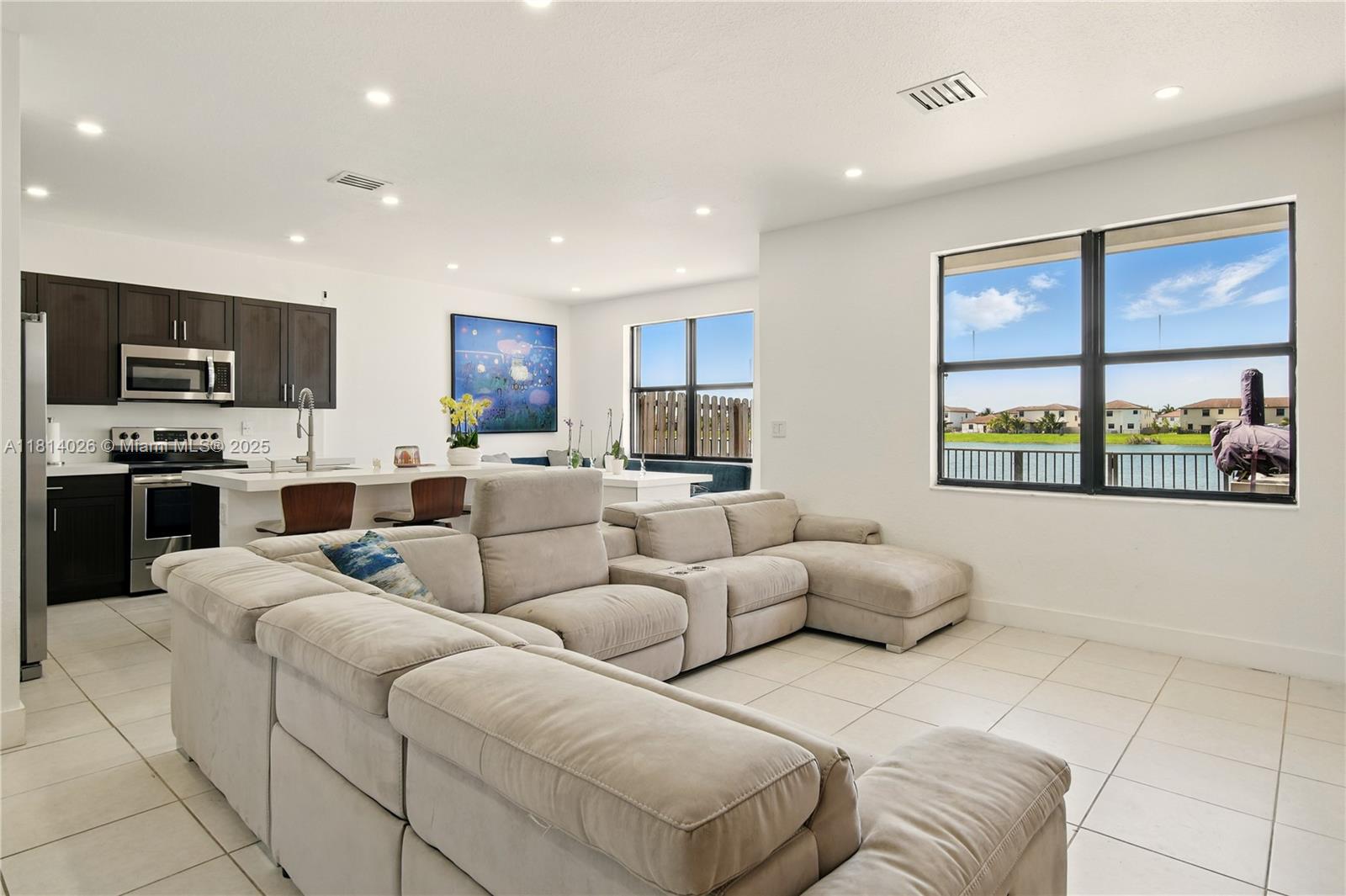 ENCLAVE SOUTH PHASE 1 - Residential Lease