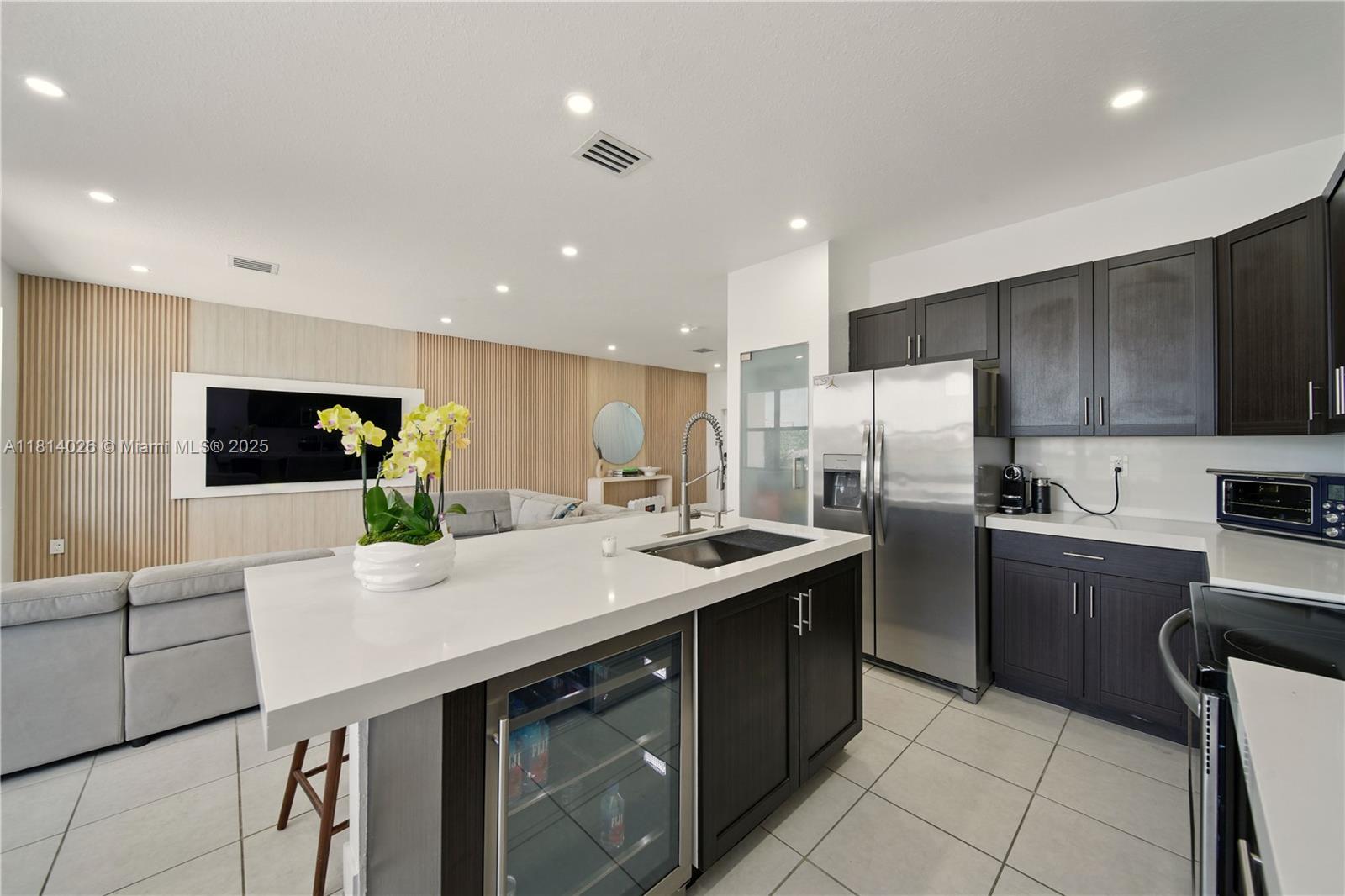 ENCLAVE SOUTH PHASE 1 - Residential Lease