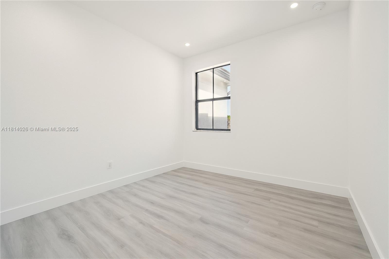 ENCLAVE SOUTH PHASE 1 - Residential Lease