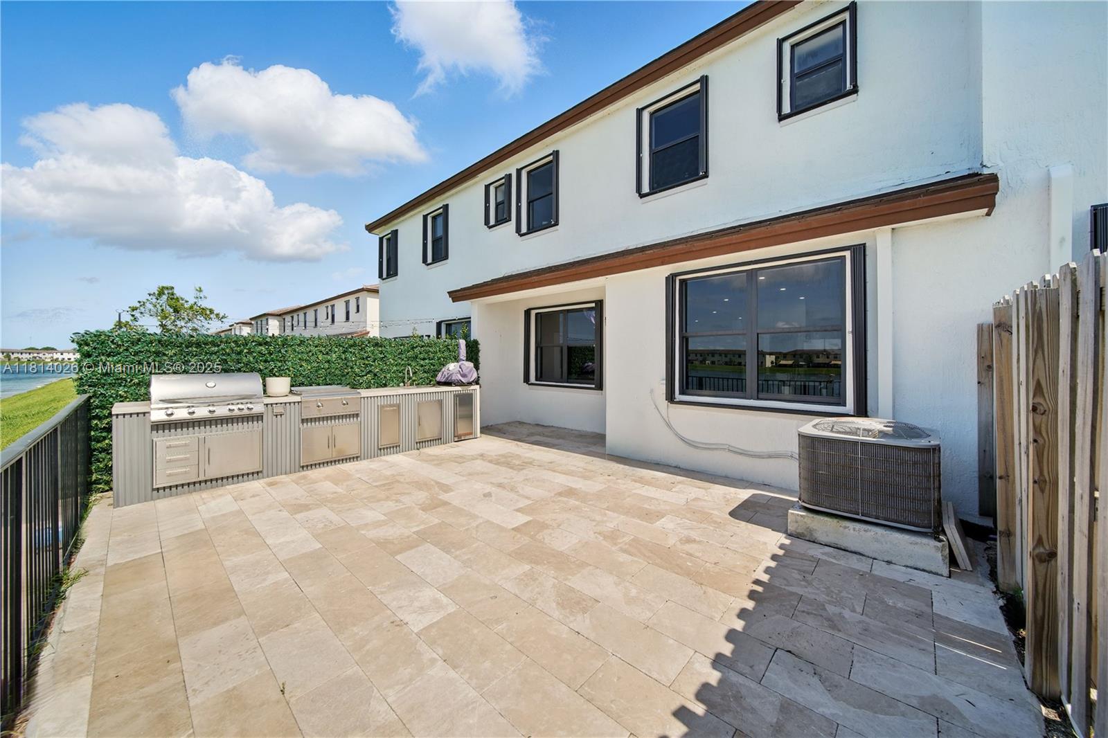 ENCLAVE SOUTH PHASE 1 - Residential Lease