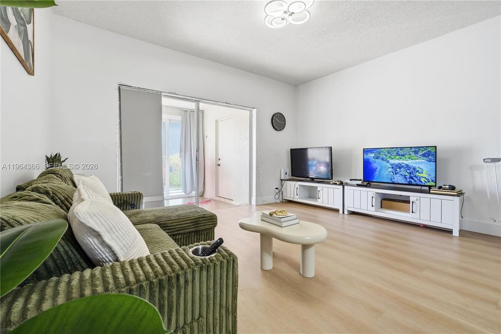 Photo of 2 Simonton Cir, Weston, FL 33326 (MLS # A11964366)