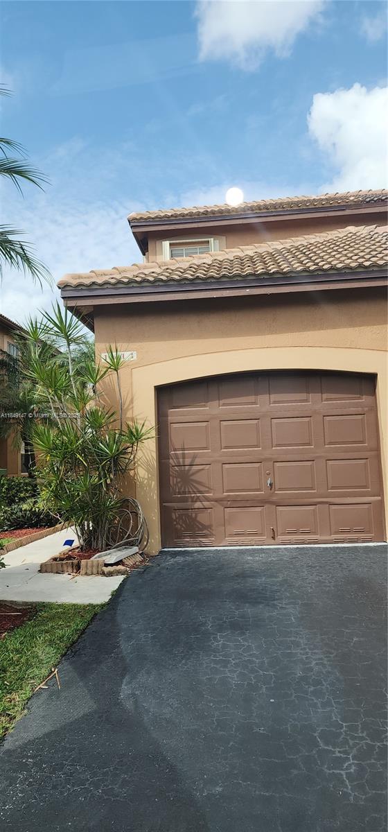 DO NOT MISS THIS ONE!!! NICE 3/2.5 WESTON, ONE CAR GARAGE, ONE CAR DRIVEWAY, SCHOOL RATE "A" PEACEFUL COMMUNITY, NICE AMENITIES EASY ACCESS TO I-75, WALKING DISTANCE TO SHOPPINGS CENTER, GAS STATION AND CONVENIENTLY STORE AND MORE.