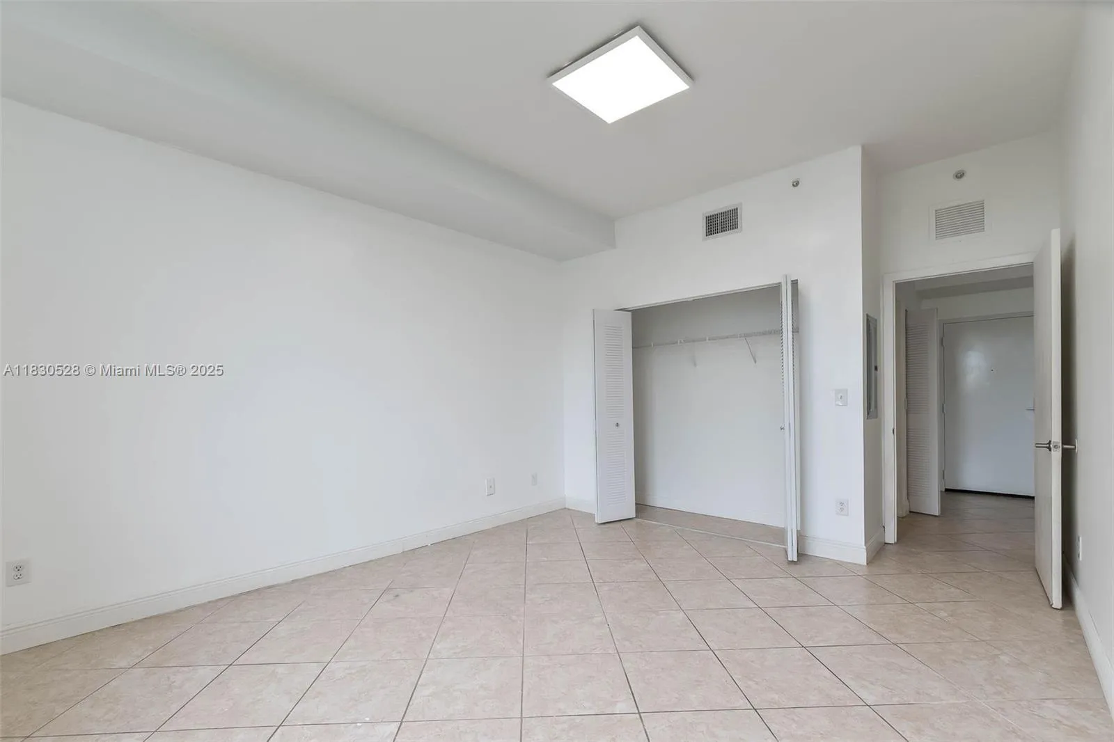 Miami, Florida 33136, United States, 1 Bedroom Bedrooms, ,1 BathroomBathrooms,Residential,Active,162074