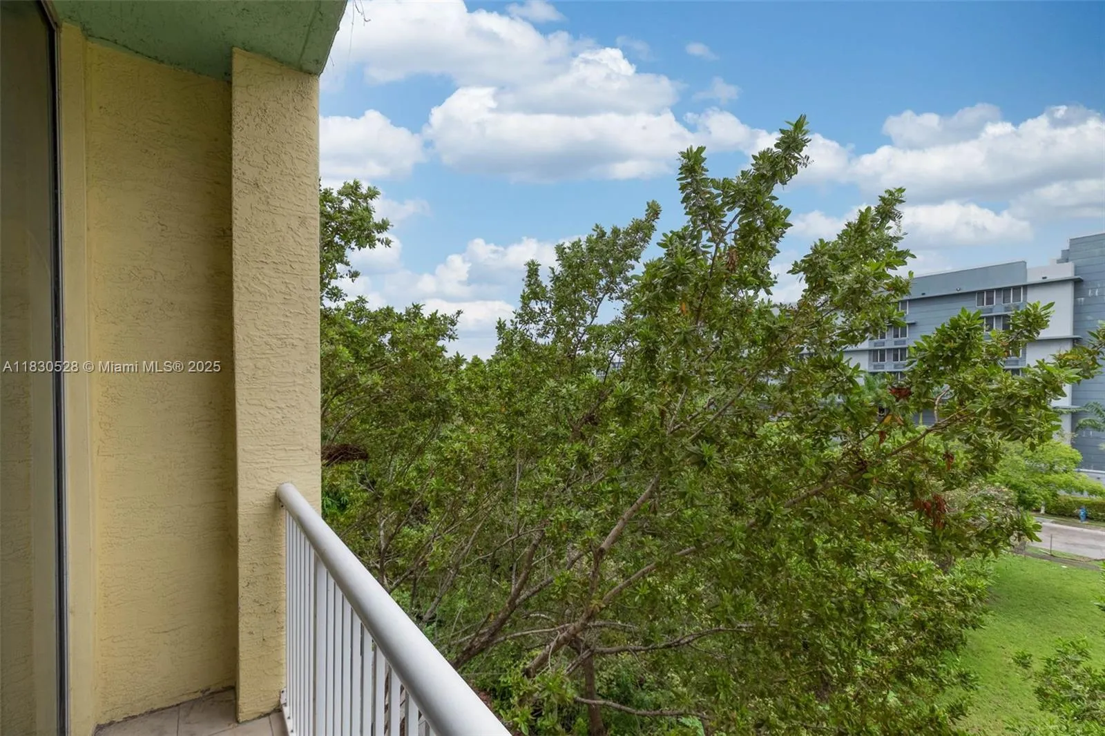 Miami, Florida 33136, United States, 1 Bedroom Bedrooms, ,1 BathroomBathrooms,Residential,Active,162074