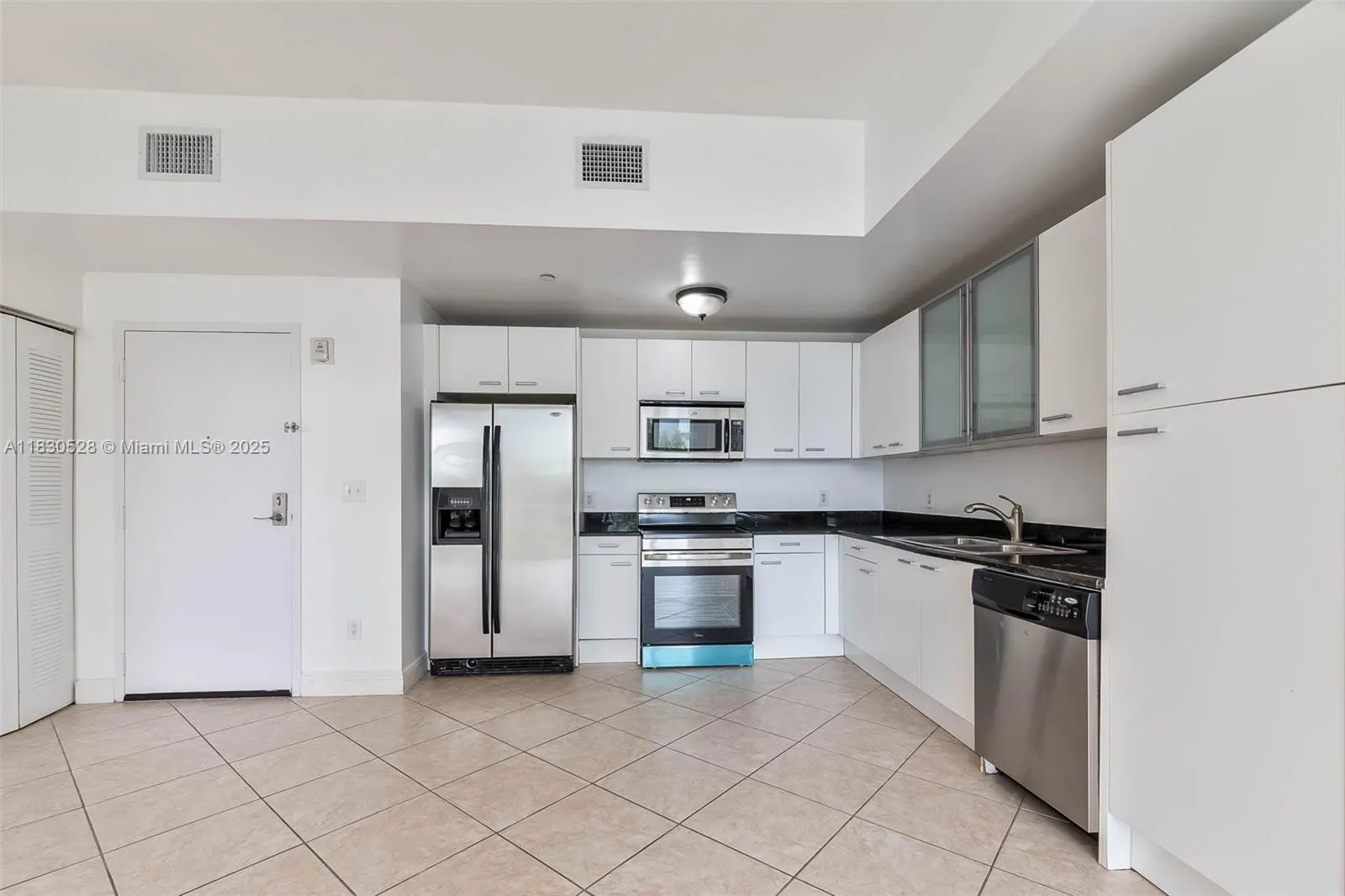 Miami, Florida 33136, United States, 1 Bedroom Bedrooms, ,1 BathroomBathrooms,Residential,Active,162074