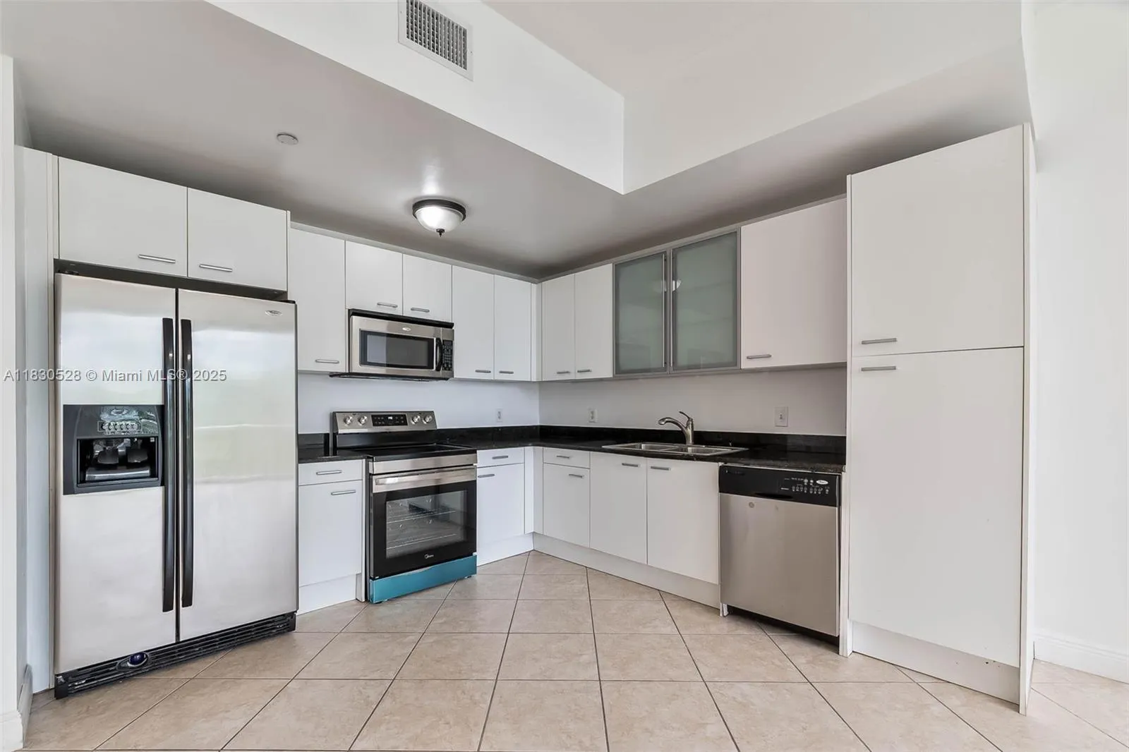 Miami, Florida 33136, United States, 1 Bedroom Bedrooms, ,1 BathroomBathrooms,Residential,Active,162074