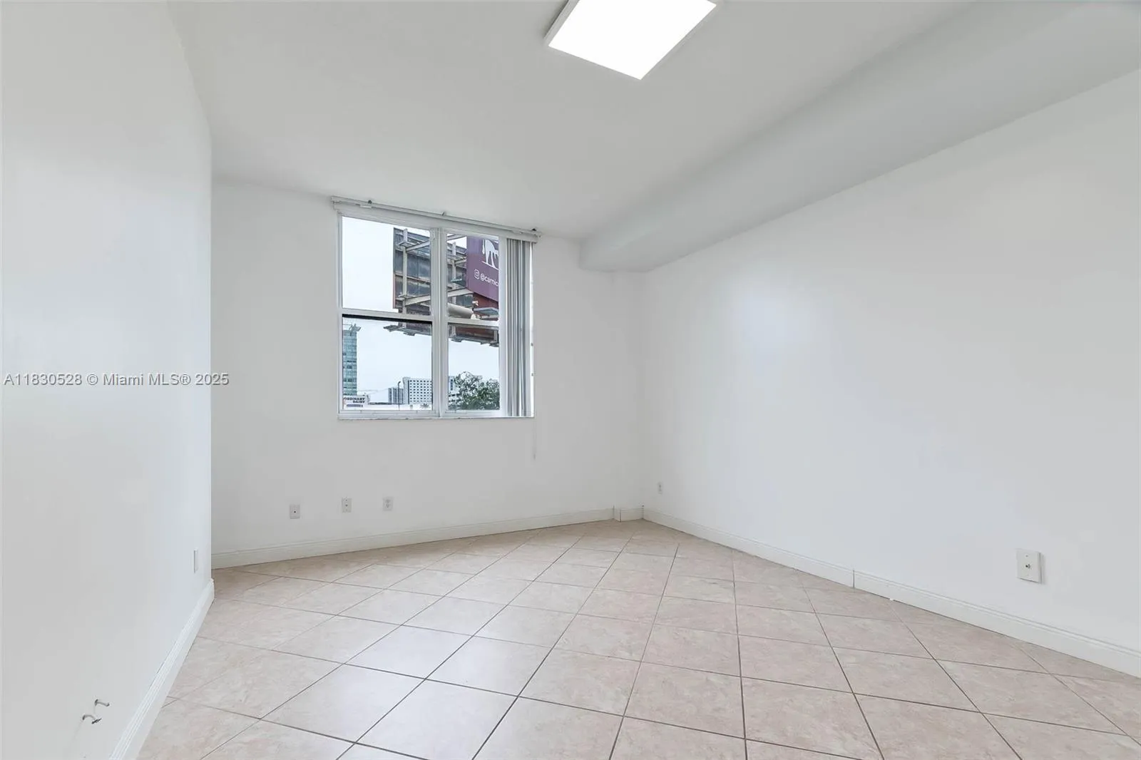 Miami, Florida 33136, United States, 1 Bedroom Bedrooms, ,1 BathroomBathrooms,Residential,Active,162074