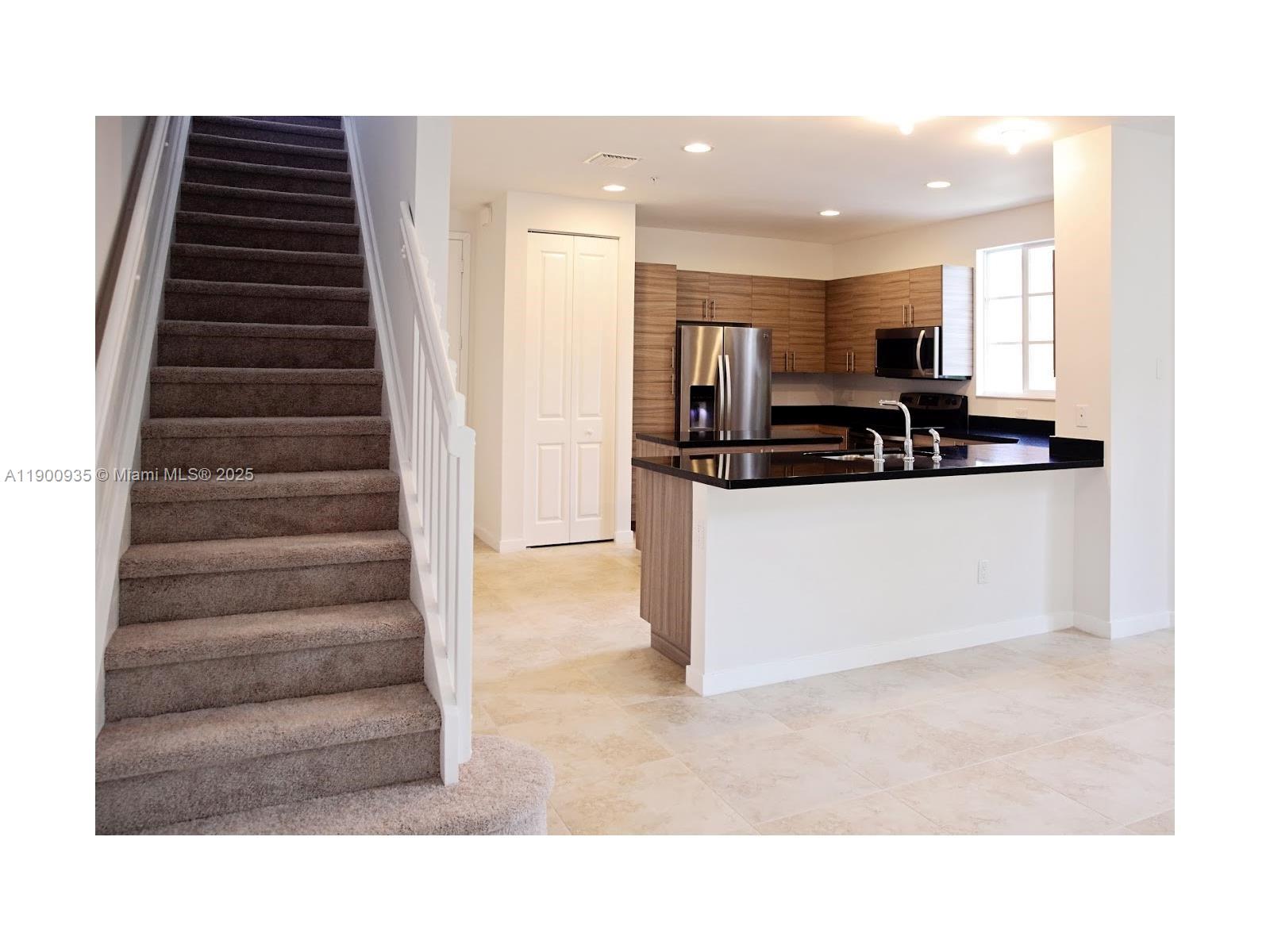 Calabria Residences - Residential Lease